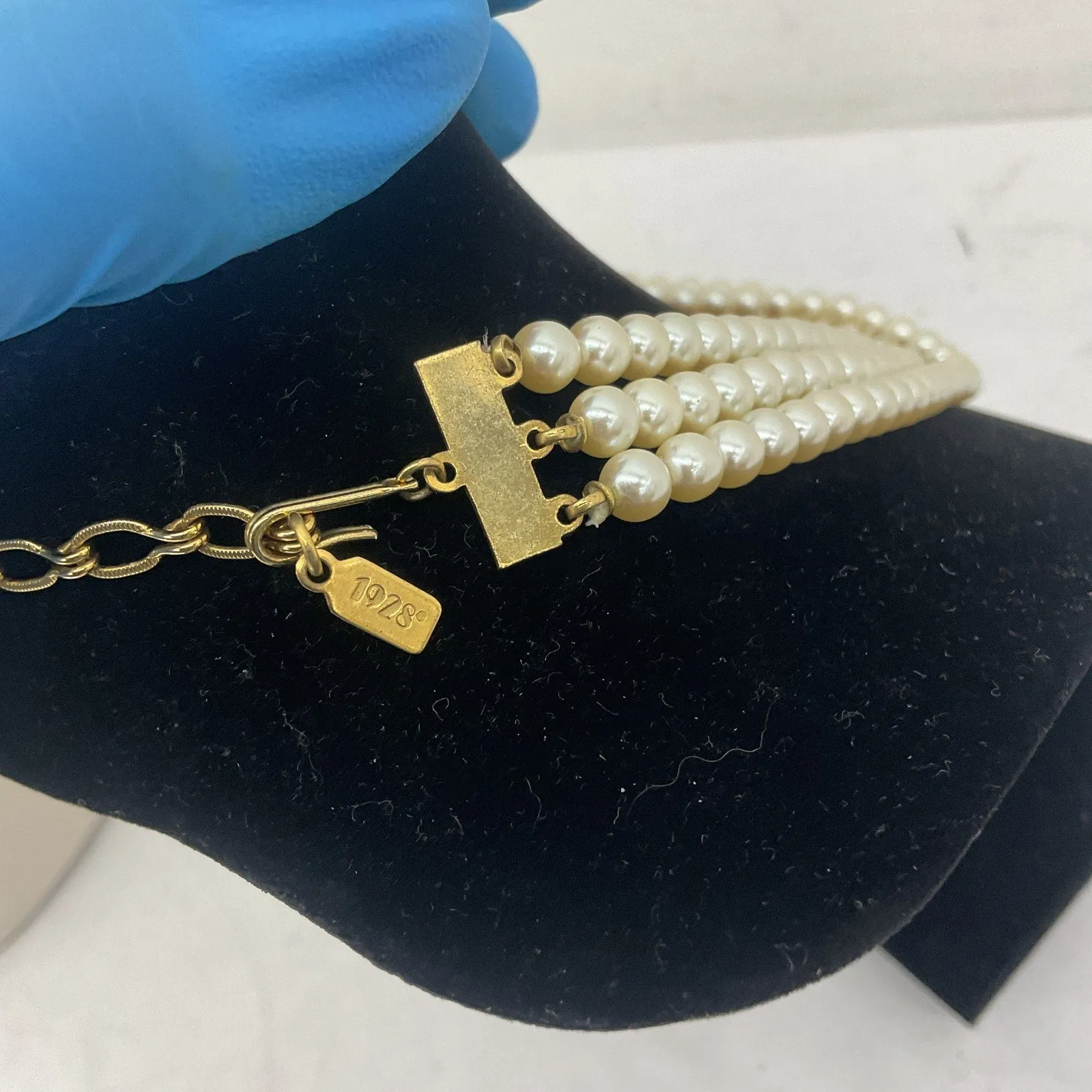 1928 Cream Faux Pearl & Gold Chain Layered Womens Necklace, Preowned, Plastic