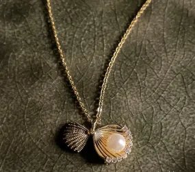 Gold-Plated Seashell Pendant Necklace with Pearl Accent – Ocean-Inspired Jewelry-jltn0568