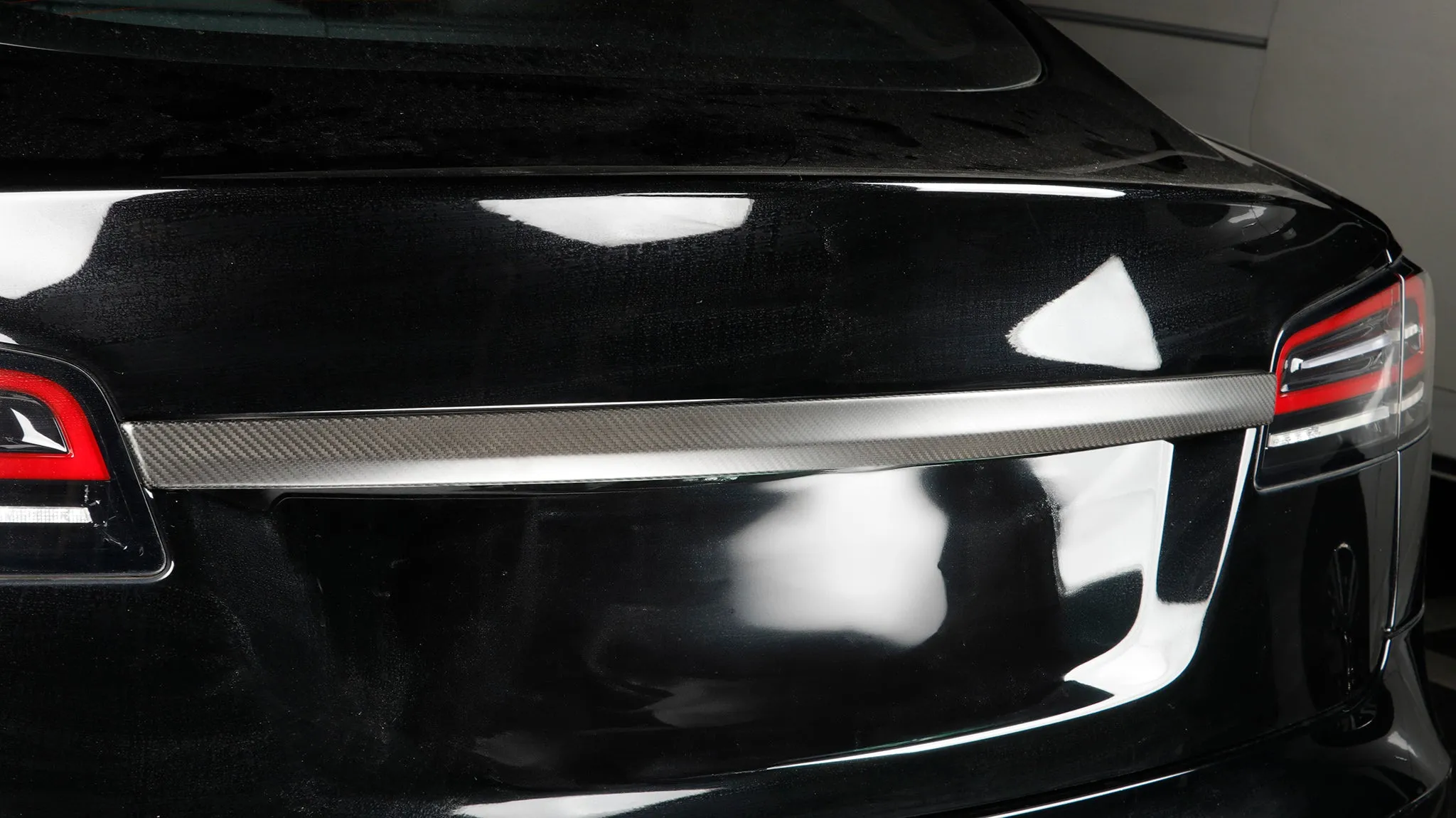 Real Carbon Fiber Tailgate Trim Cover for Tesla Model S 2021-2025 