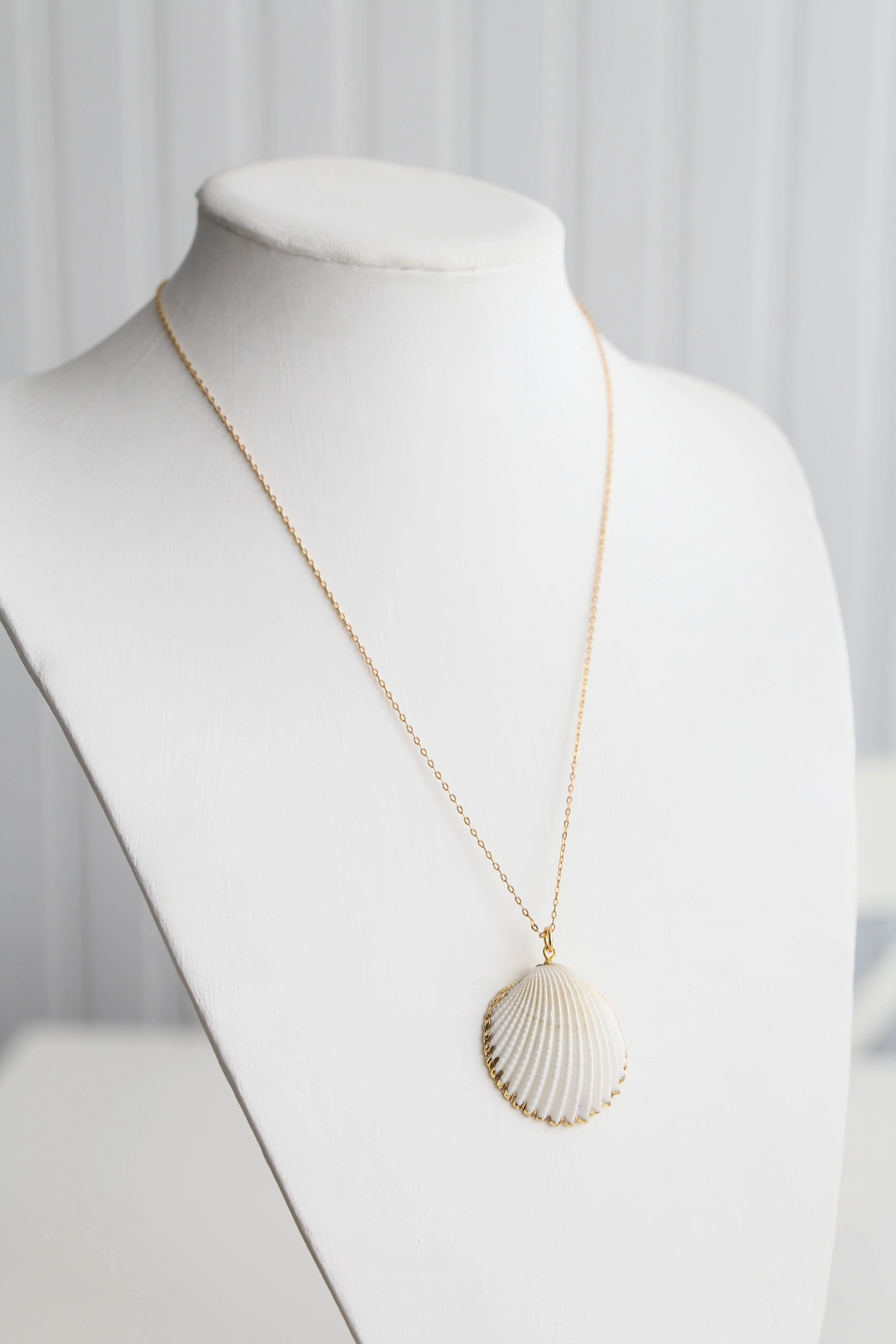 White & Gold Shell Necklace