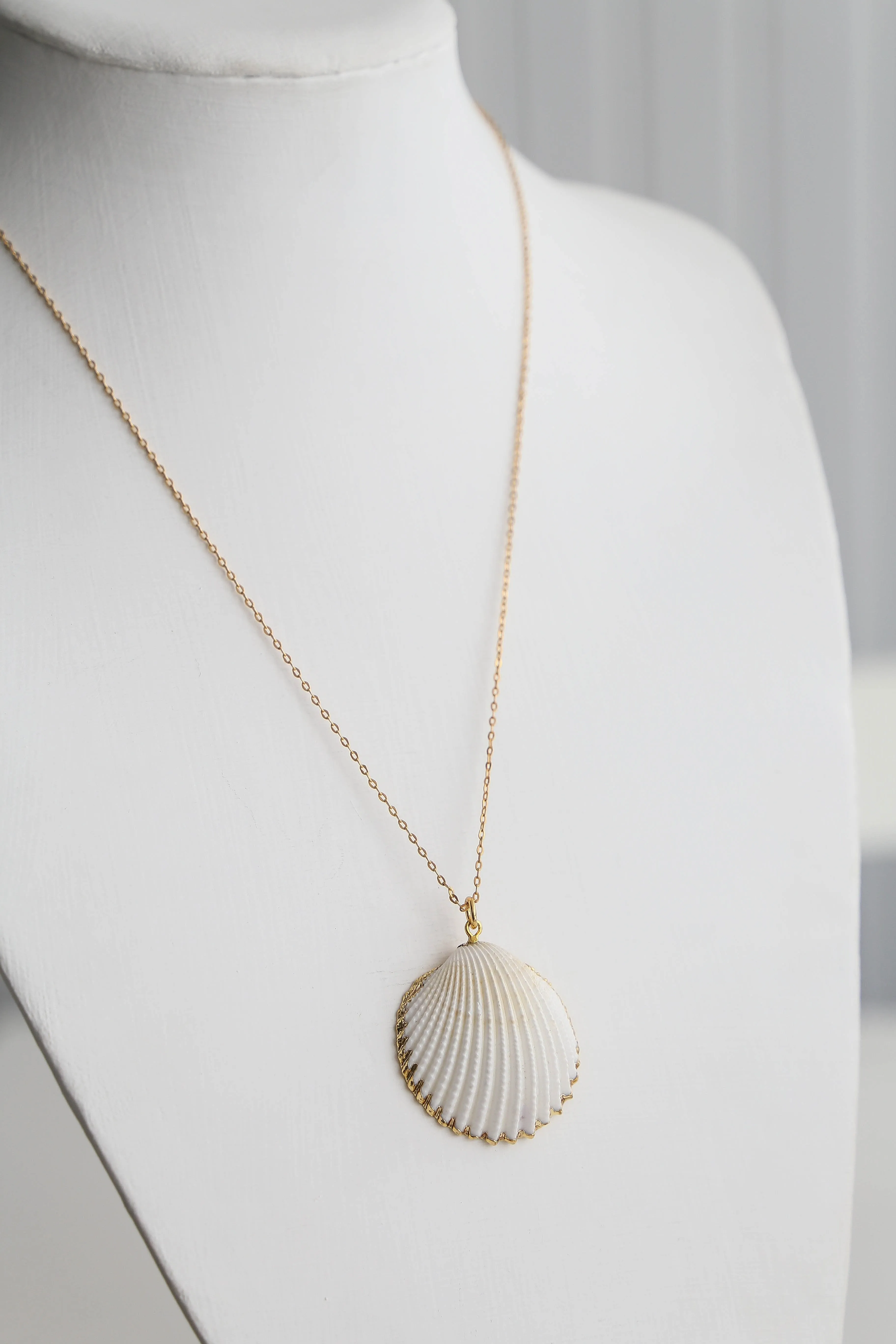 White & Gold Shell Necklace
