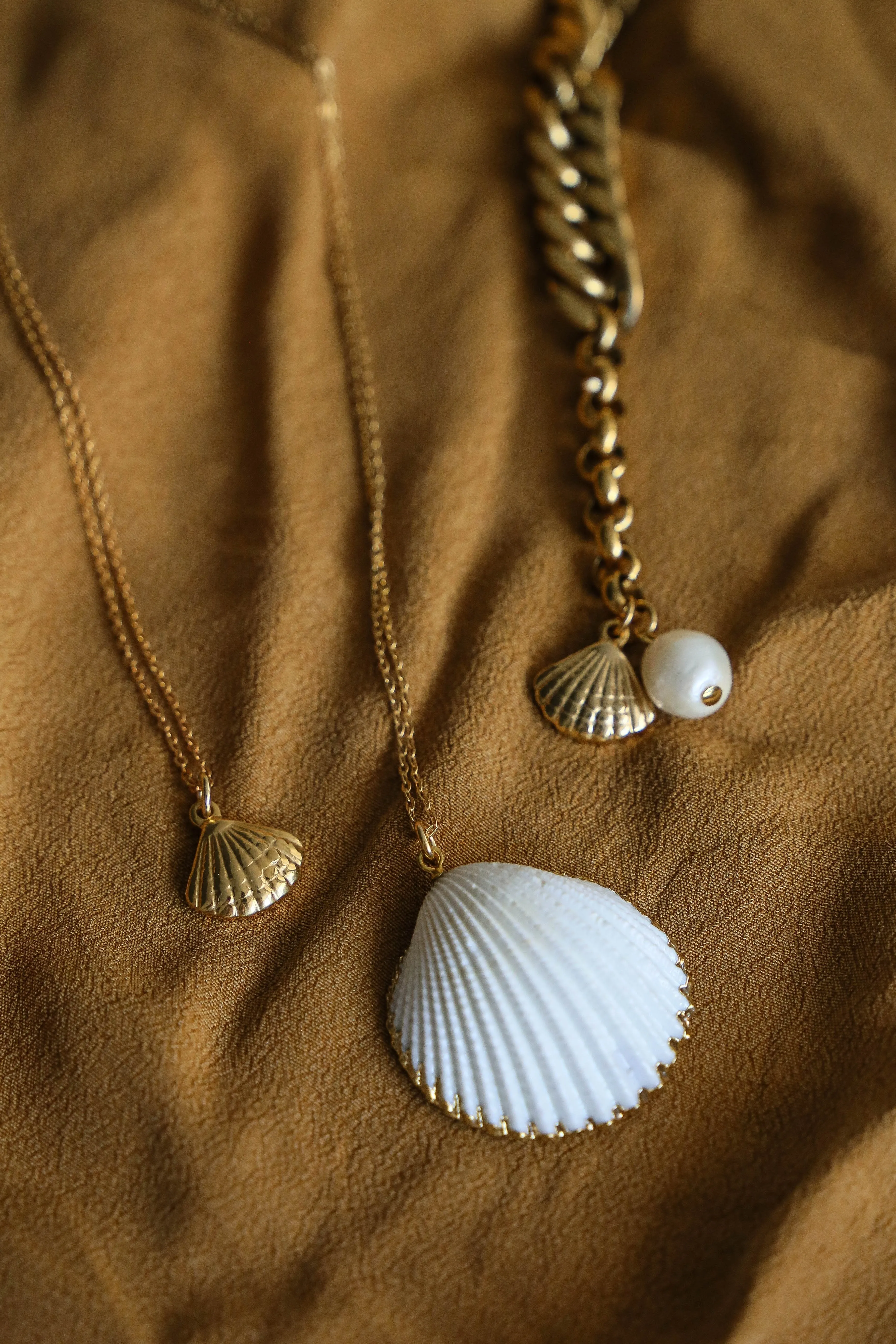 White & Gold Shell Necklace